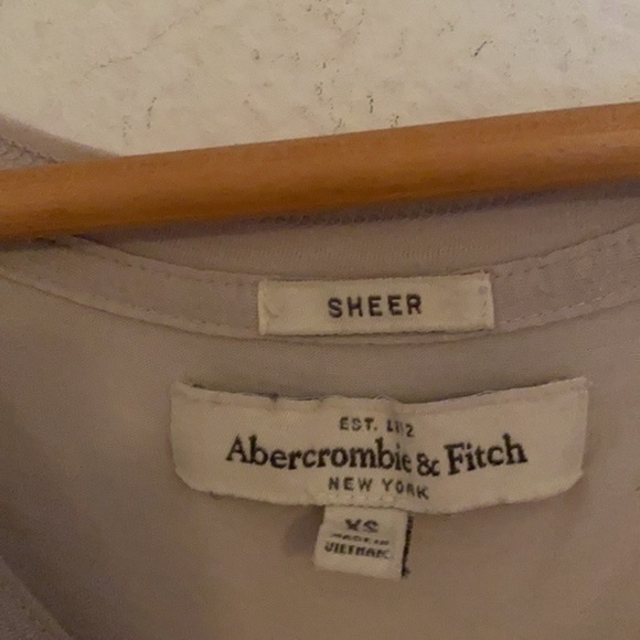 ABERCROMBIE & FITCH SHEER TAN SHORT SLEEVE SHIRTXS - Picture 2 of 3